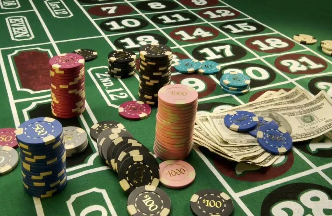 Responsible mobile gaming reminders with time and budget controls